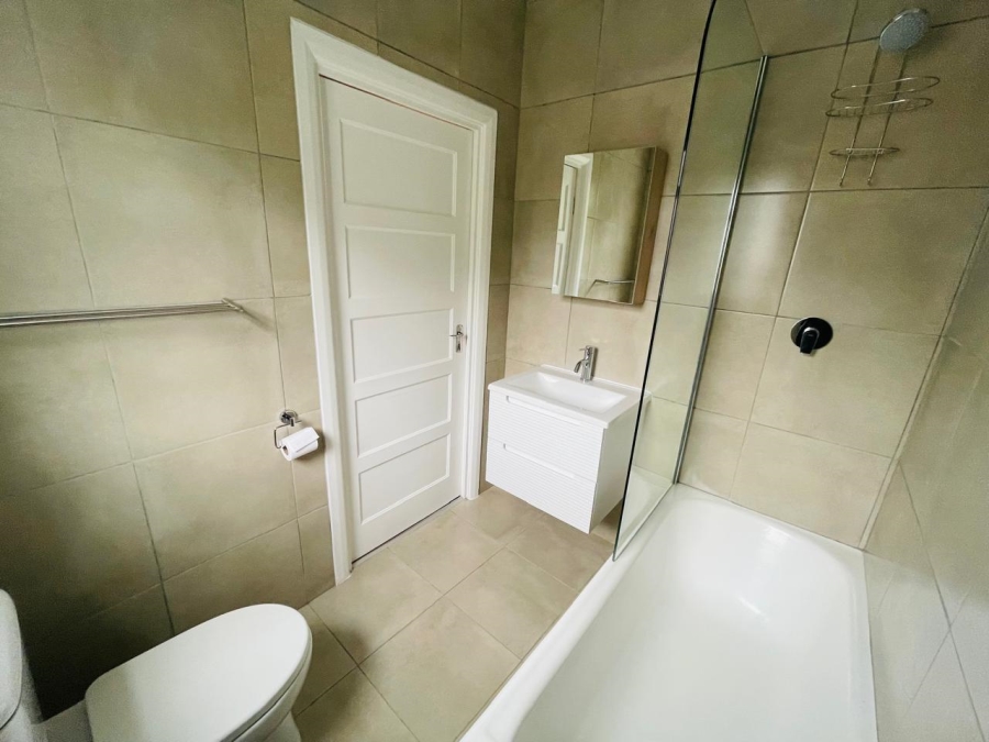 2 Bedroom Property for Sale in Vredehoek Western Cape